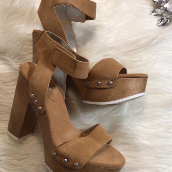 BCBG SUEDE PLATFORM - Picture 1 of 7